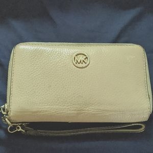 Michael kors wrist wallet fairly used light pink/cream color!